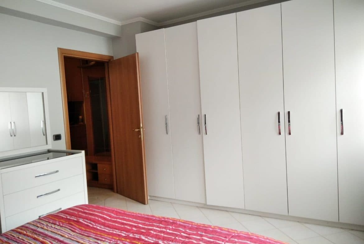JEPET ME QERA APARTAMENT 2+1 PRANE SHKOLLES GJERGJ KASTRIOTI,DURRES. 4