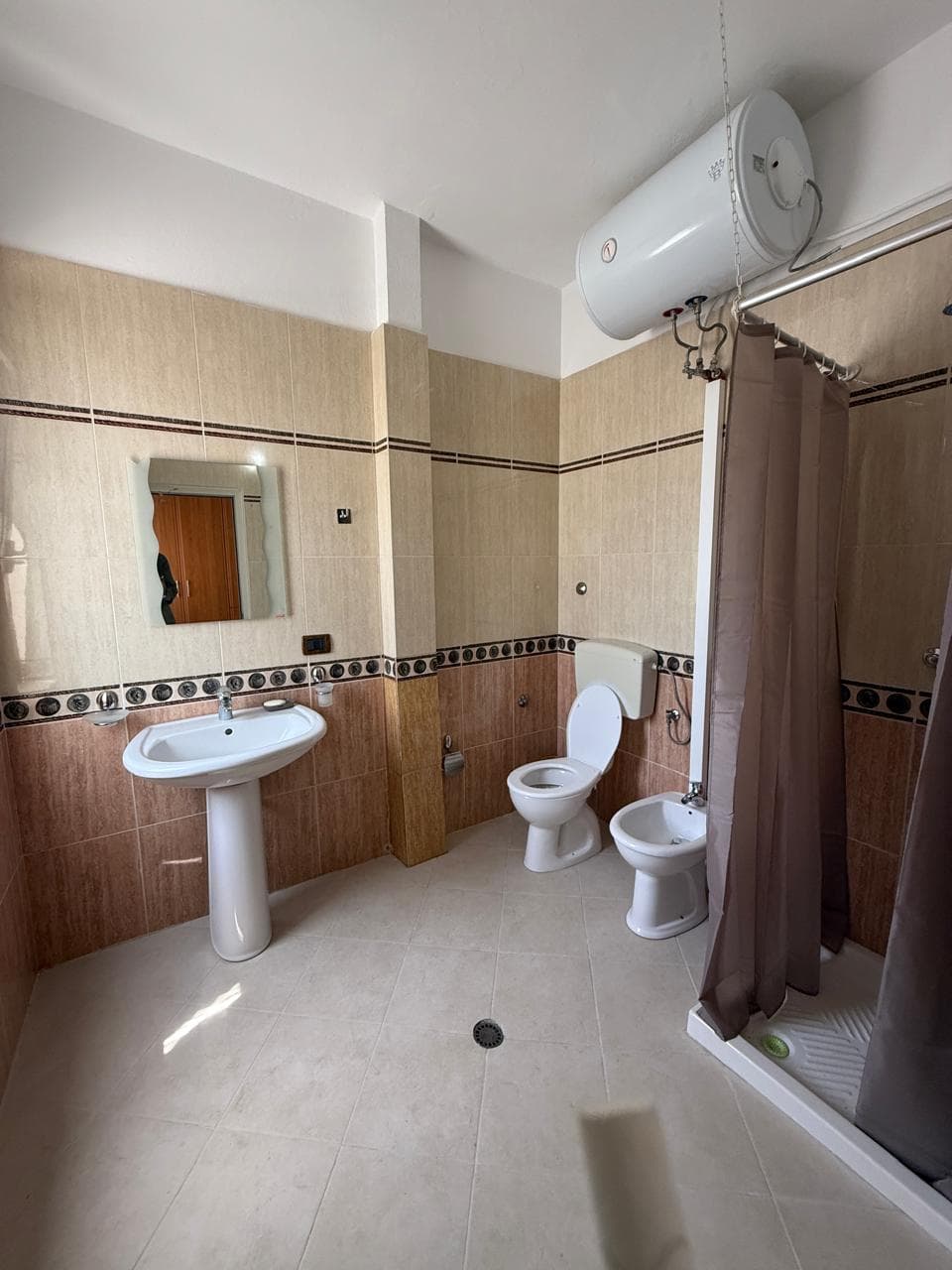 JEPET ME QERA APARTAMENT 2+1 SPITALIT DURRES 4