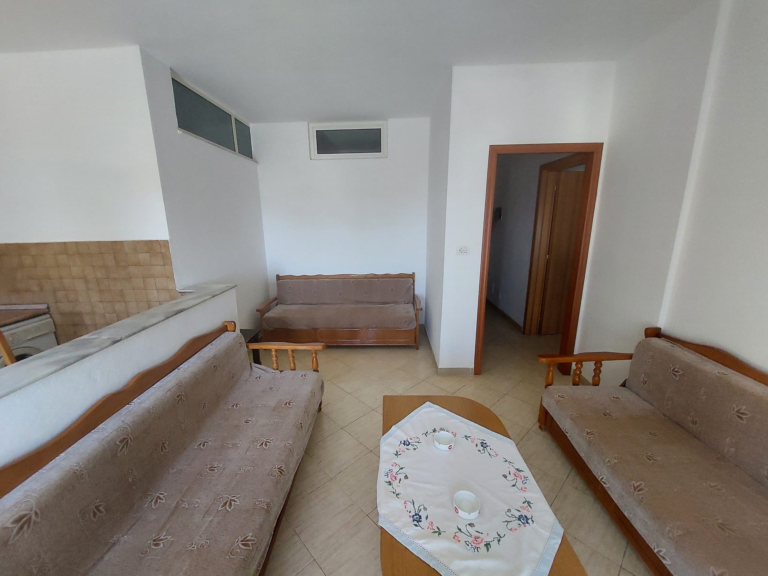 JEPET ME QERA APARTAMENT 1+1 ,PRANE SHKOLLES "BAJRAM CURRI", PLAZH , DURRES. 2