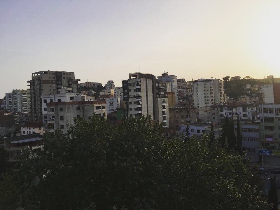 SHITET APARTAMENT 2+1 PERBALL POSTES,DURRES! 3
