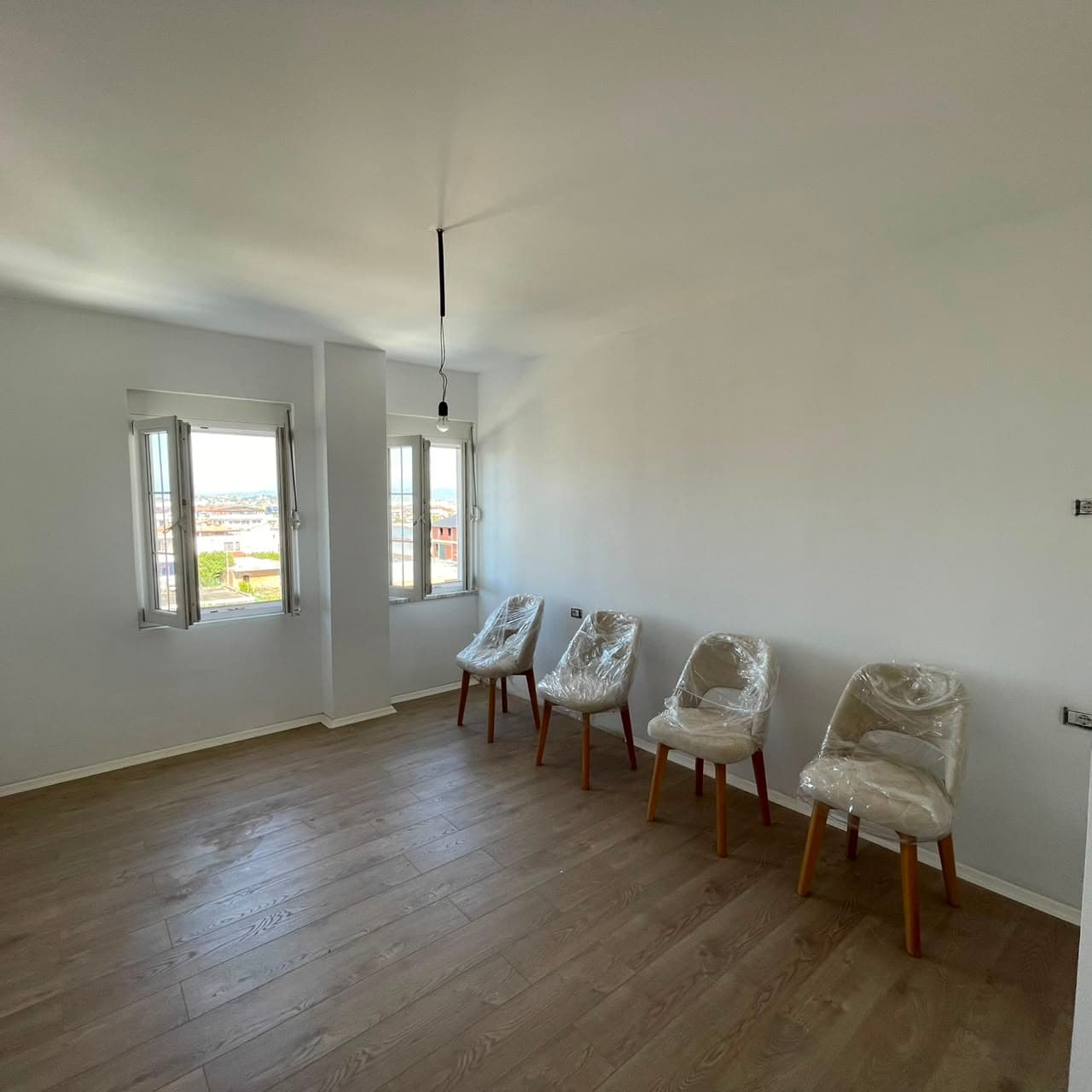 SHITET APARTAMENT 2+1 NE ZONEN E SPITALLES, DURRES