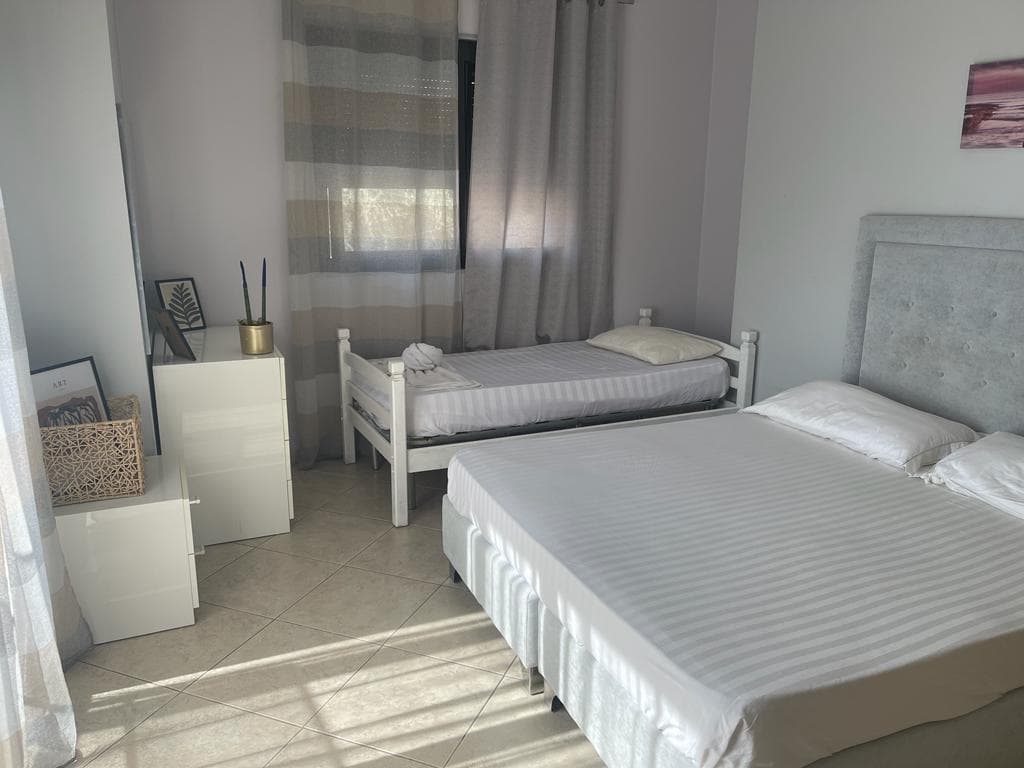 JEPET ME QERA APARTAMENT 1+1,PRANE HOTEL ROYAL,PLAZH,DURRES. 3