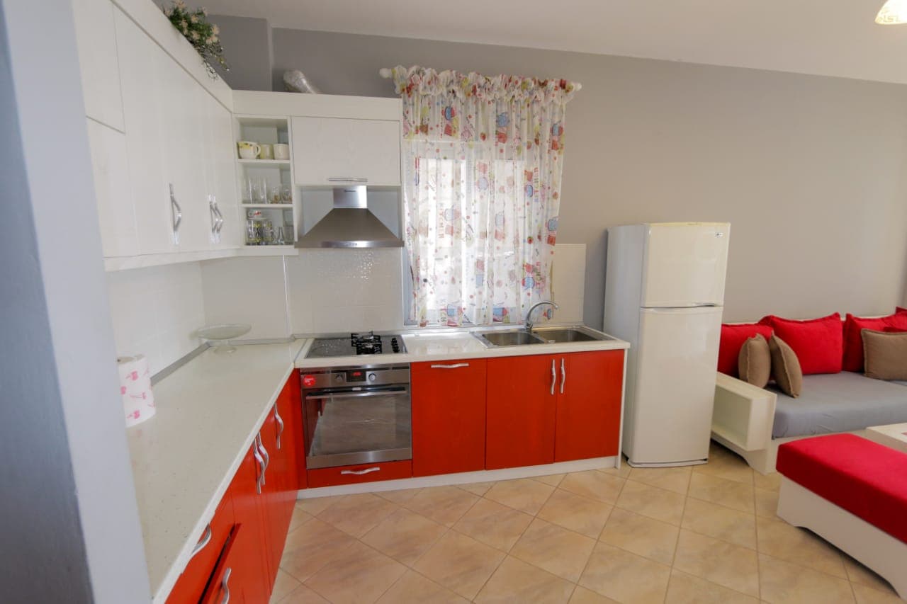 SHITET APARTAMENT 2+1 ME PAMJE NGA DETI PRANE,PISTA KOSOVES,PLAZH,DURRES. 2