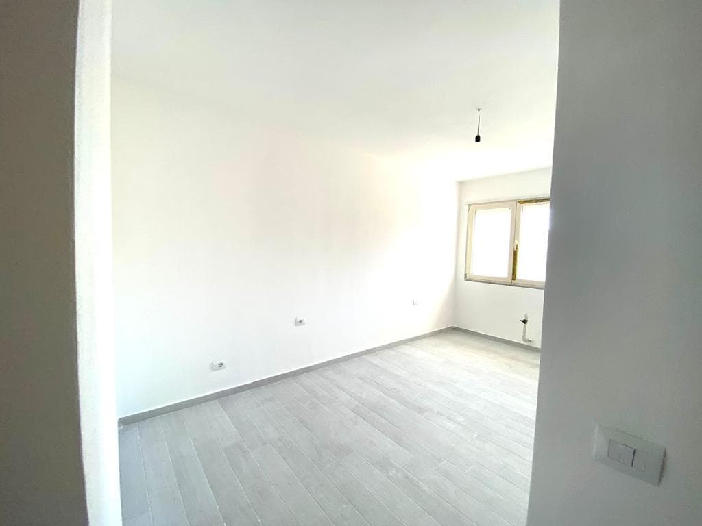 SHITET APARTAMENT 2+1 PRANE ISH RAJONIT, DURRES. 3