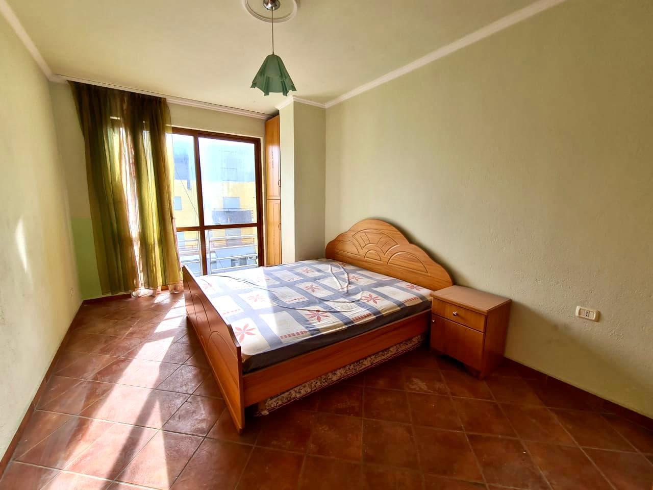 SHITET APARTAMENT 1+1 MBRAPA SHKOLLES BAJRAM CURRI, PLAZH, DURRES. 3