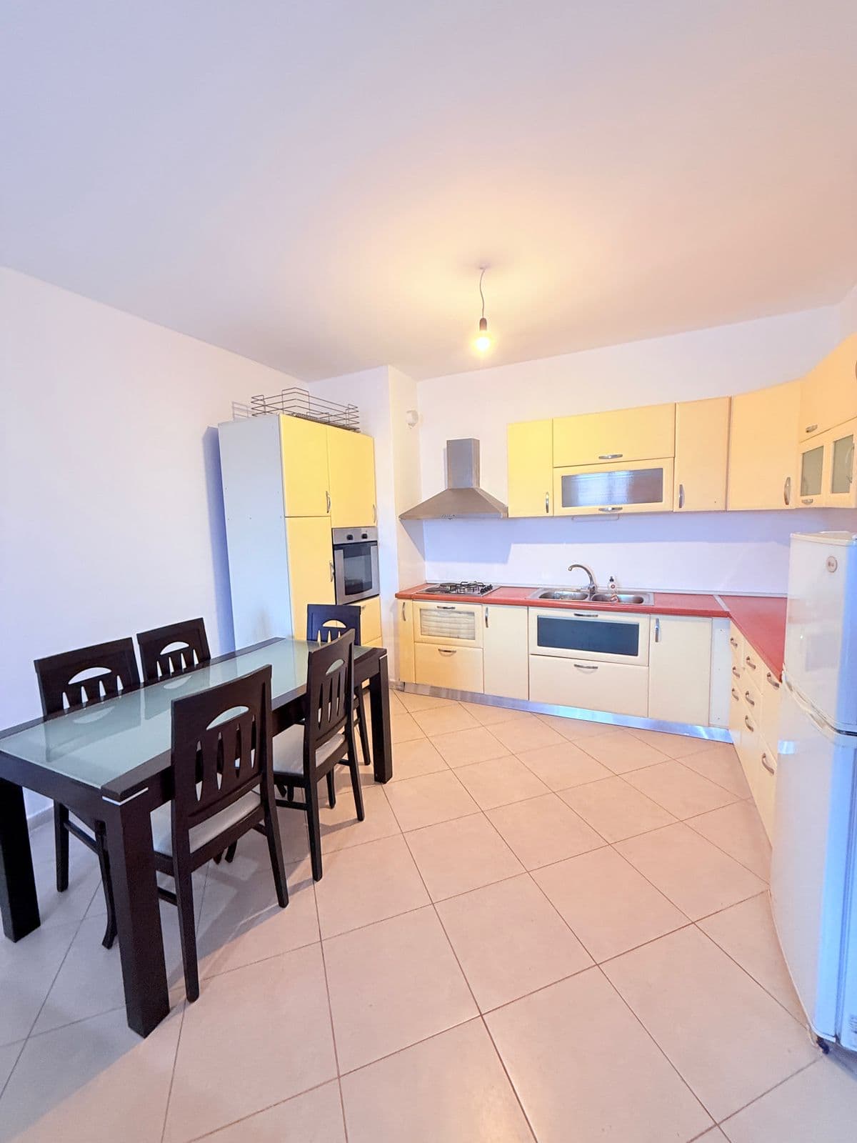 JEPET ME QERA APARTAMENT 1+1 STACIONI TRENIT DURRES