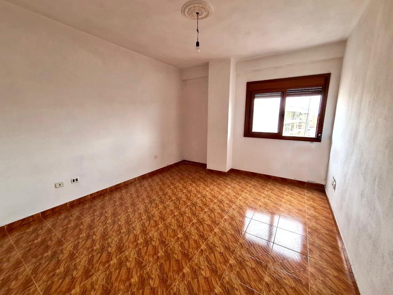 SHITET APARTAMENT 2+1, PRANE ISH RAJONIT TE POLICISE, DURRES. 2