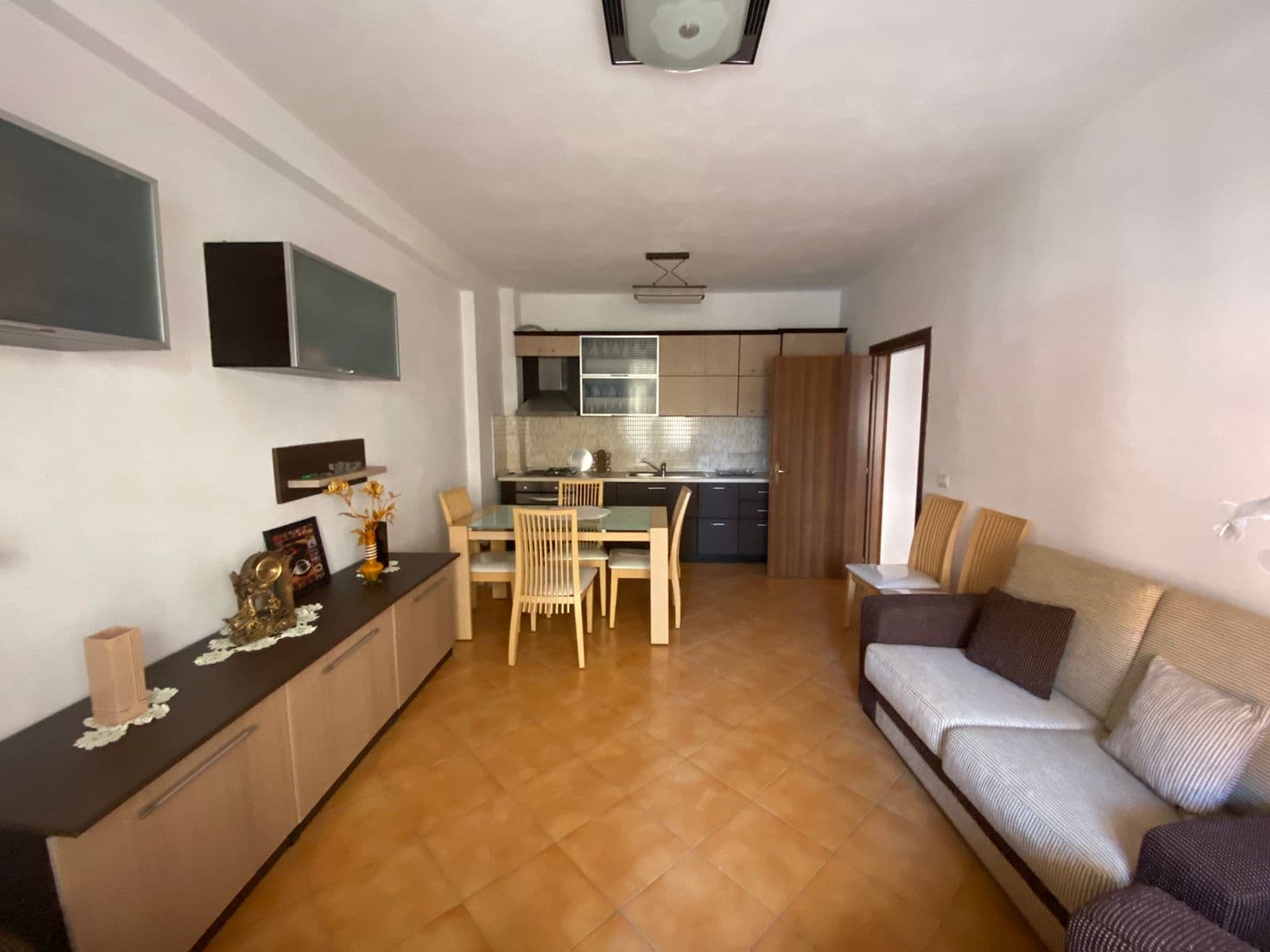 SHITET APARTAMENT 2+1 PRANE HOTEL FLORIDA PLAZH,DURRES. 3
