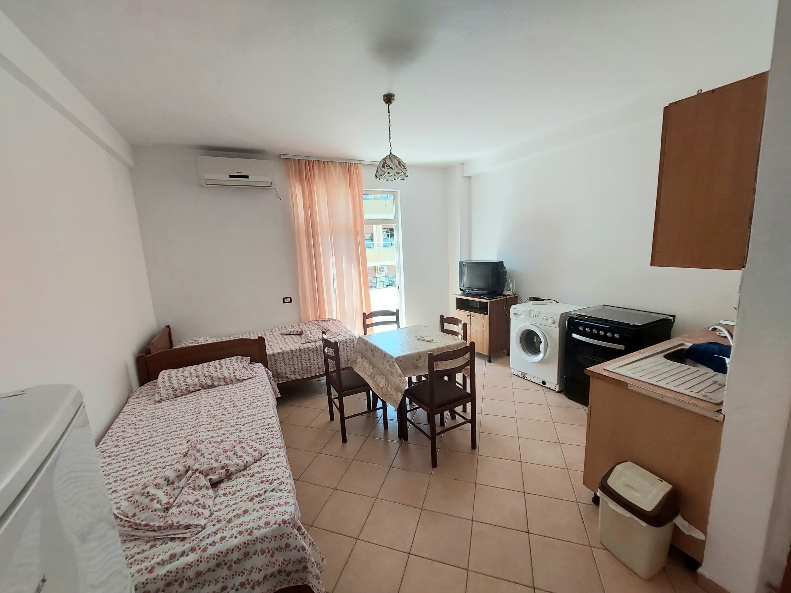 JEPET ME QERA APARTAMENT 1+1 ME PAMJE NGA DETI , PRANE HOTEL ADRIATIK, PLAZH, DURRES. 2