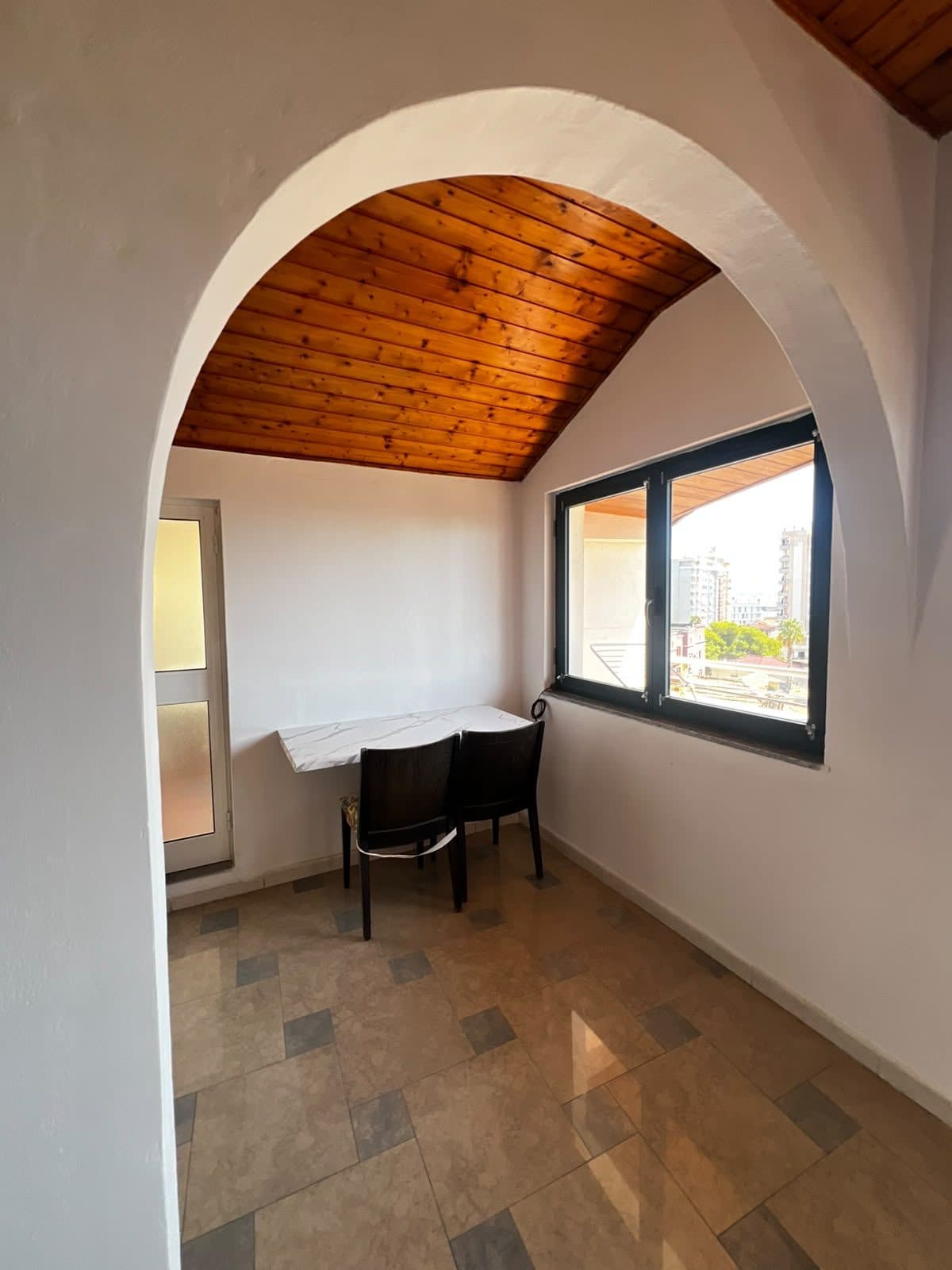 JEPET ME QERA APARTAMENT 2+1 PRANE AMFITEATRIT, DURRES 2