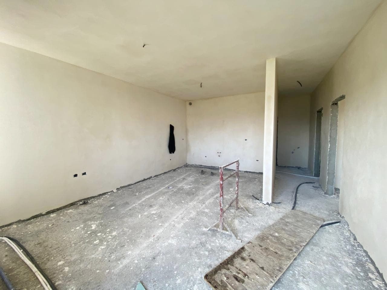 SHITET APARTAMENT 2+1 PRANE STADIUMIT,DURRES. 2
