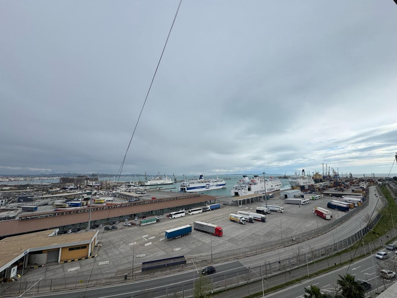 SHITET APARTAMENT 2+1 TEK RRUGA PORTIT