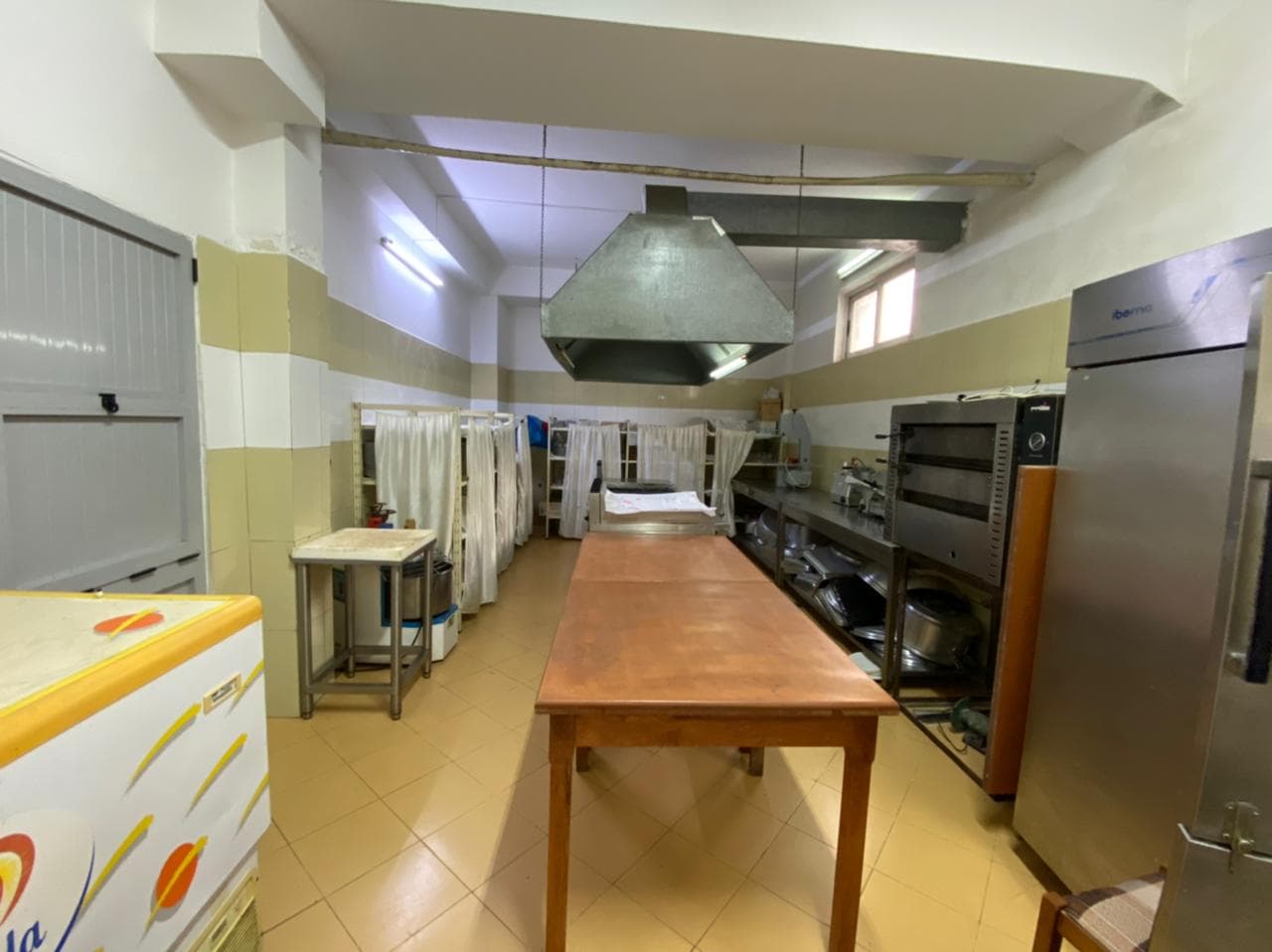 SHITET SHTEPI PRIVATE+AMBIENT BIZNESI,PRANE FUSHES SE RERES,LAGJA 18,DURRES, 4