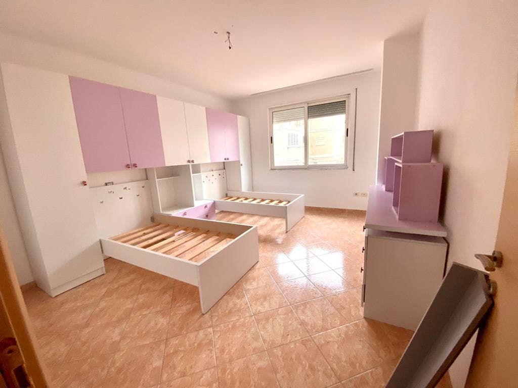 SHITET APARTAMENT 3+1+2 TEK STACIONI I TRENIT, DURRES. 2