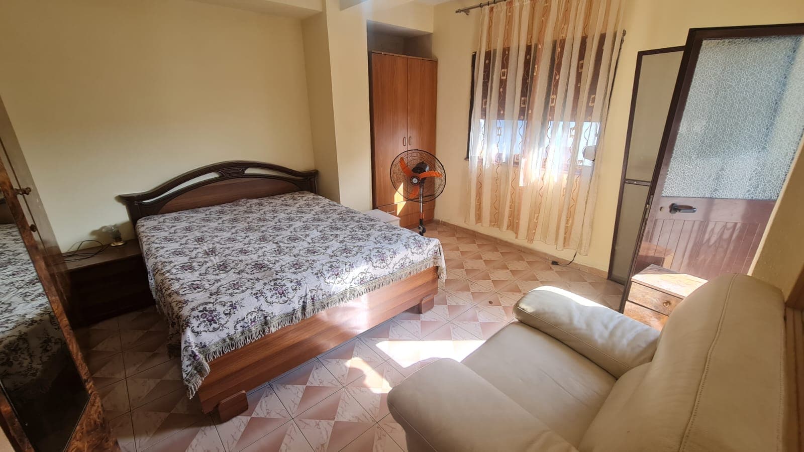 JEPET ME QERA APARTAMENT 1+1, SHKOLLA 2 GJELAT, DURRES. 3