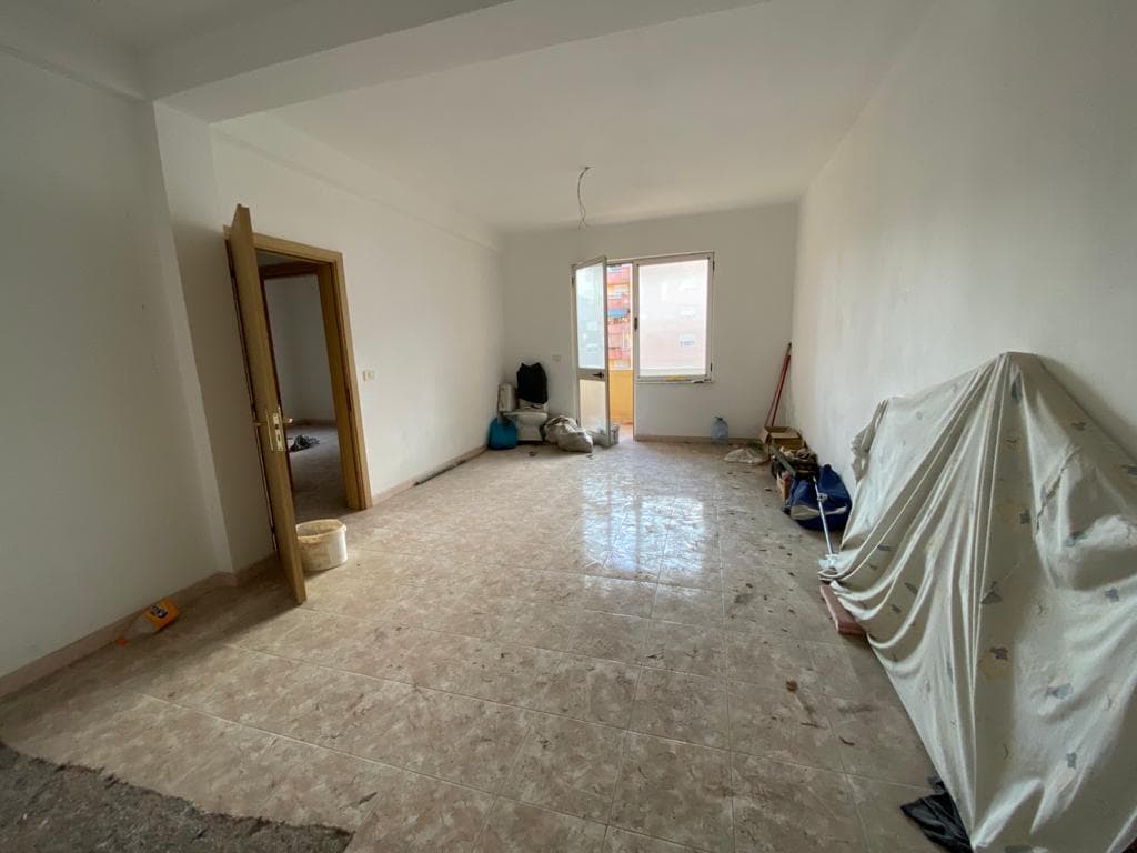 SHITET APARTAMENT 1+1 PRANE RESTORANT 4 STINET,VOLLGA,DURRES. 2