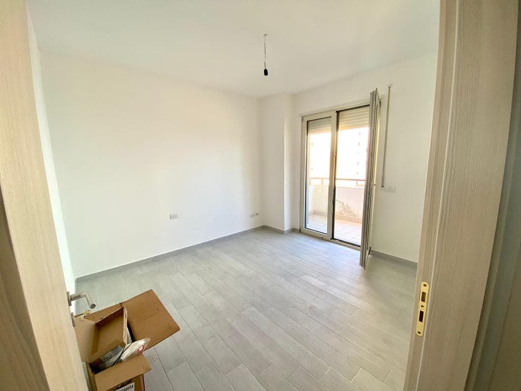 SHITET APARTAMENT 2+1 PRANE ISH RAJONIT, DURRES. 2