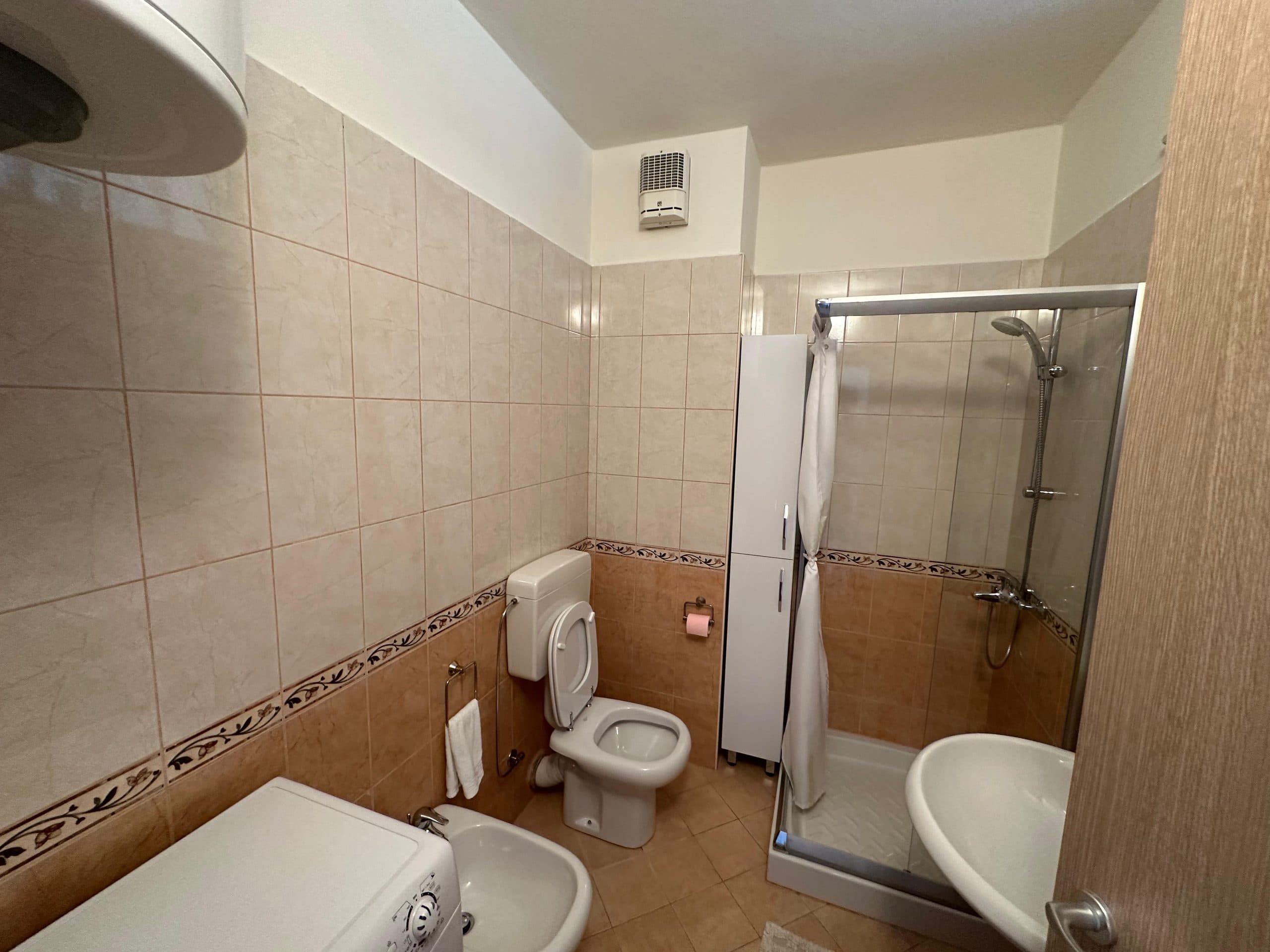 JEPET ME QERA APARTAMENT 2+1, PRANE TATIMEVE, DURRES. 4