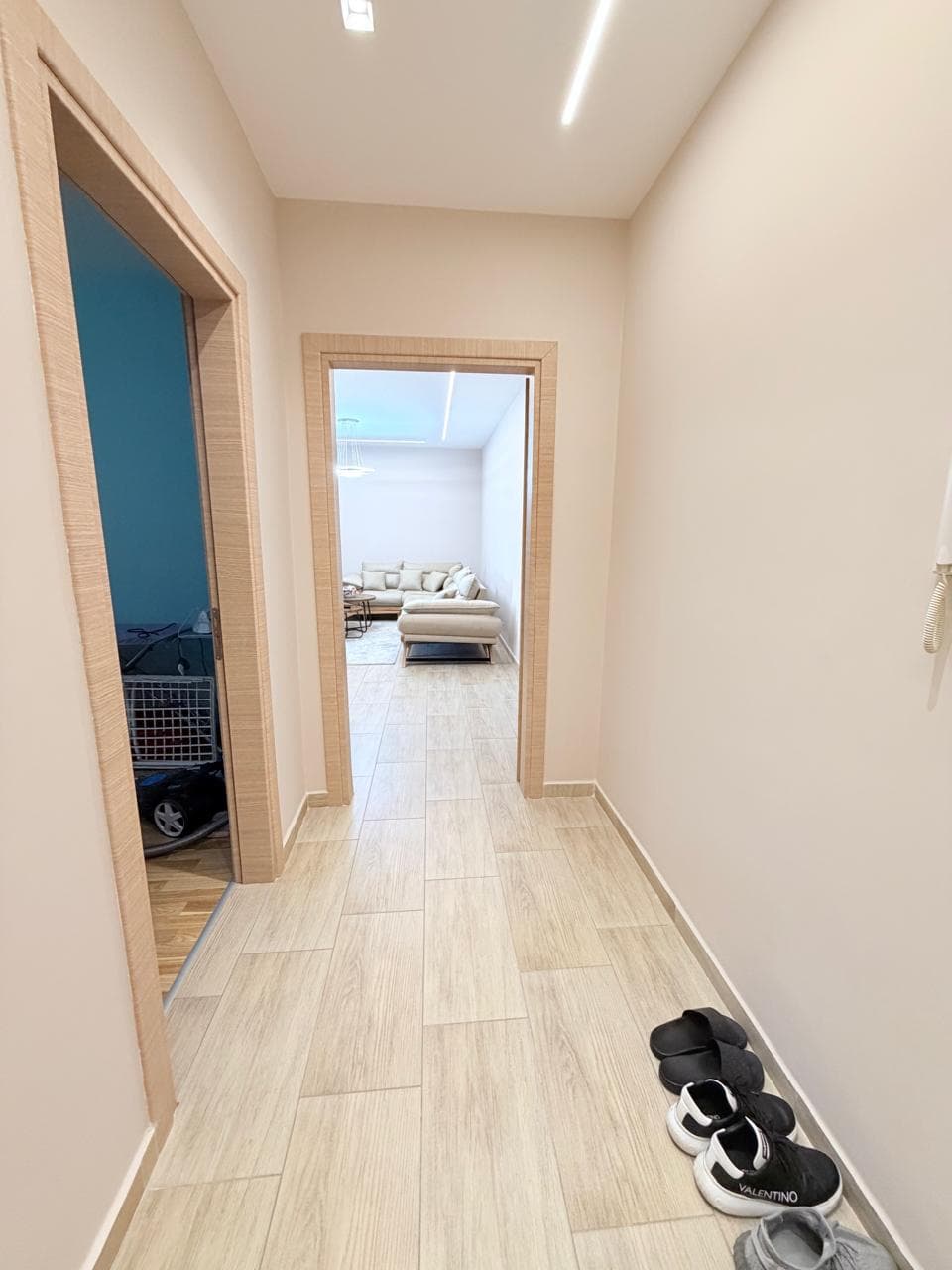 JEPET ME QERA APARTAMENT 2+1 PRANE POSTES, DURRES