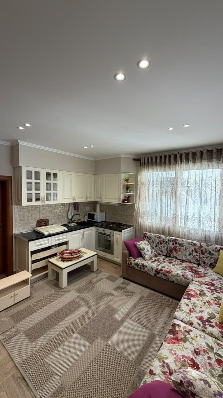 JEPET ME QERA APARTAMENT 2+1 PRANE MARKATES, DURRES