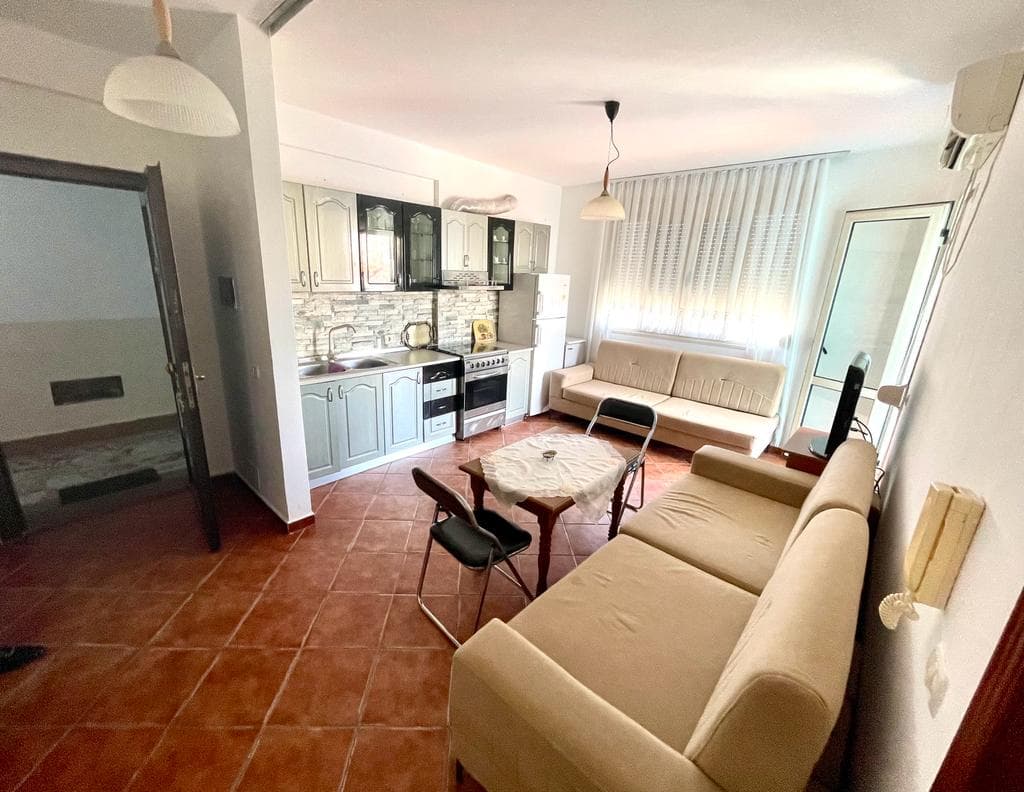 JEPET ME QERA APARTAMENT 1+1, PRANE HOTEL ANTALYA, PLAZH, DURRES.