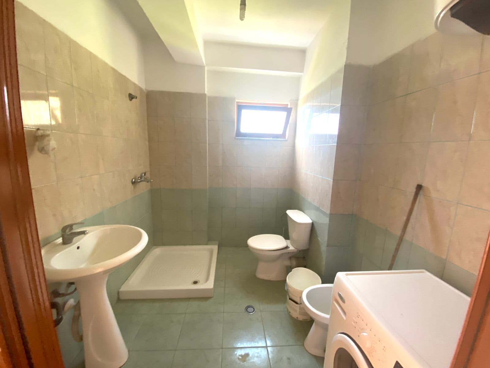 SHITET APARTAMENT 1+1 PRANE SHKOLLES ITALIANE VOLLGA, DURRES. 4