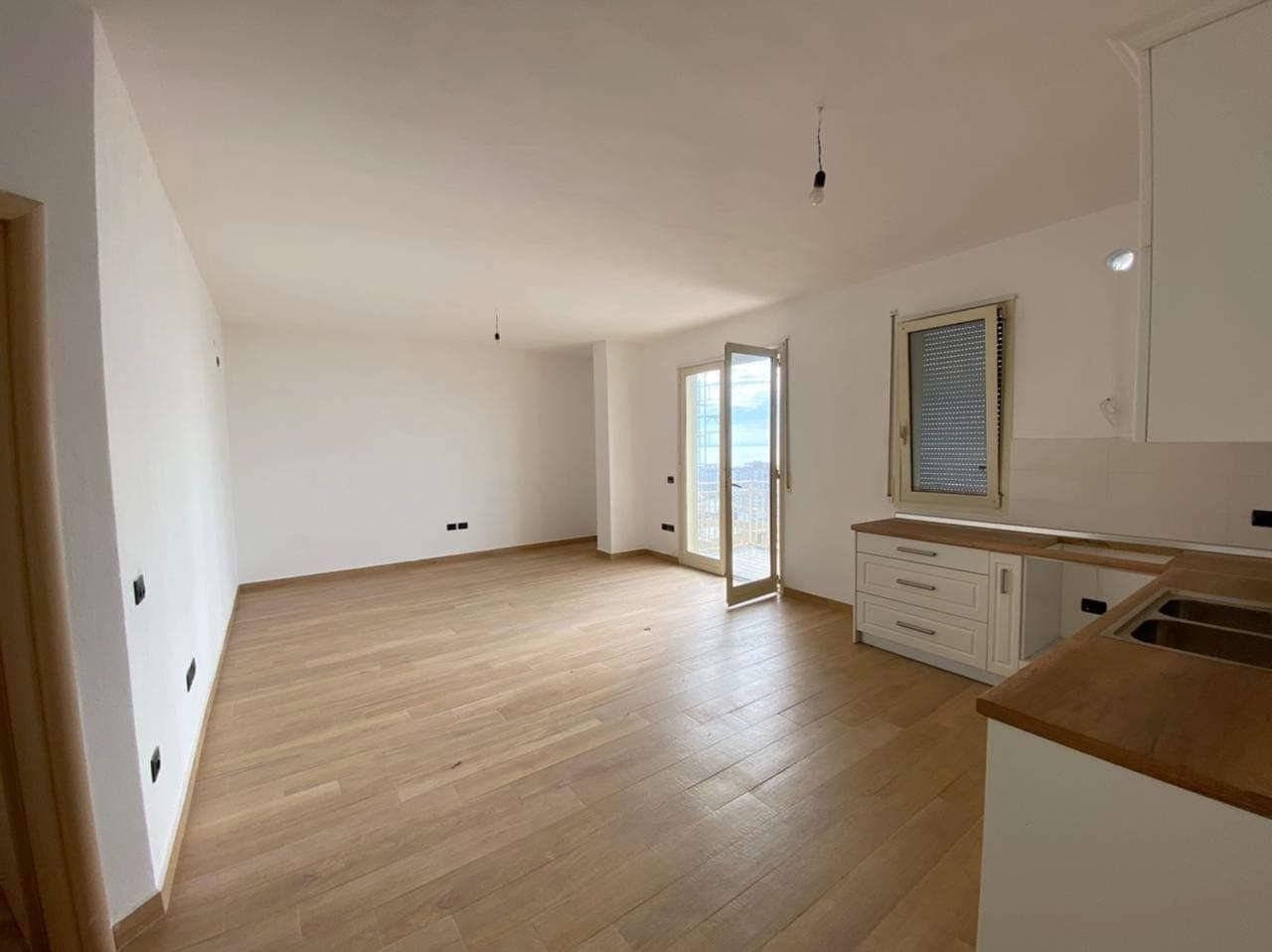 SHITET APARTAMENT 2+1 ME PAMJE NGA DETI,PRANE VILES ZOGUT,DURRES. 4