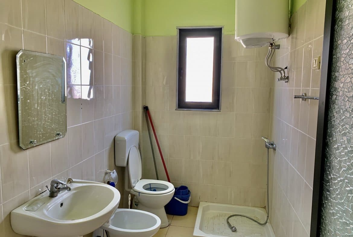 JEPET ME QERA GARSIONERE BUZE DETIT PLAZH,DURRES!
