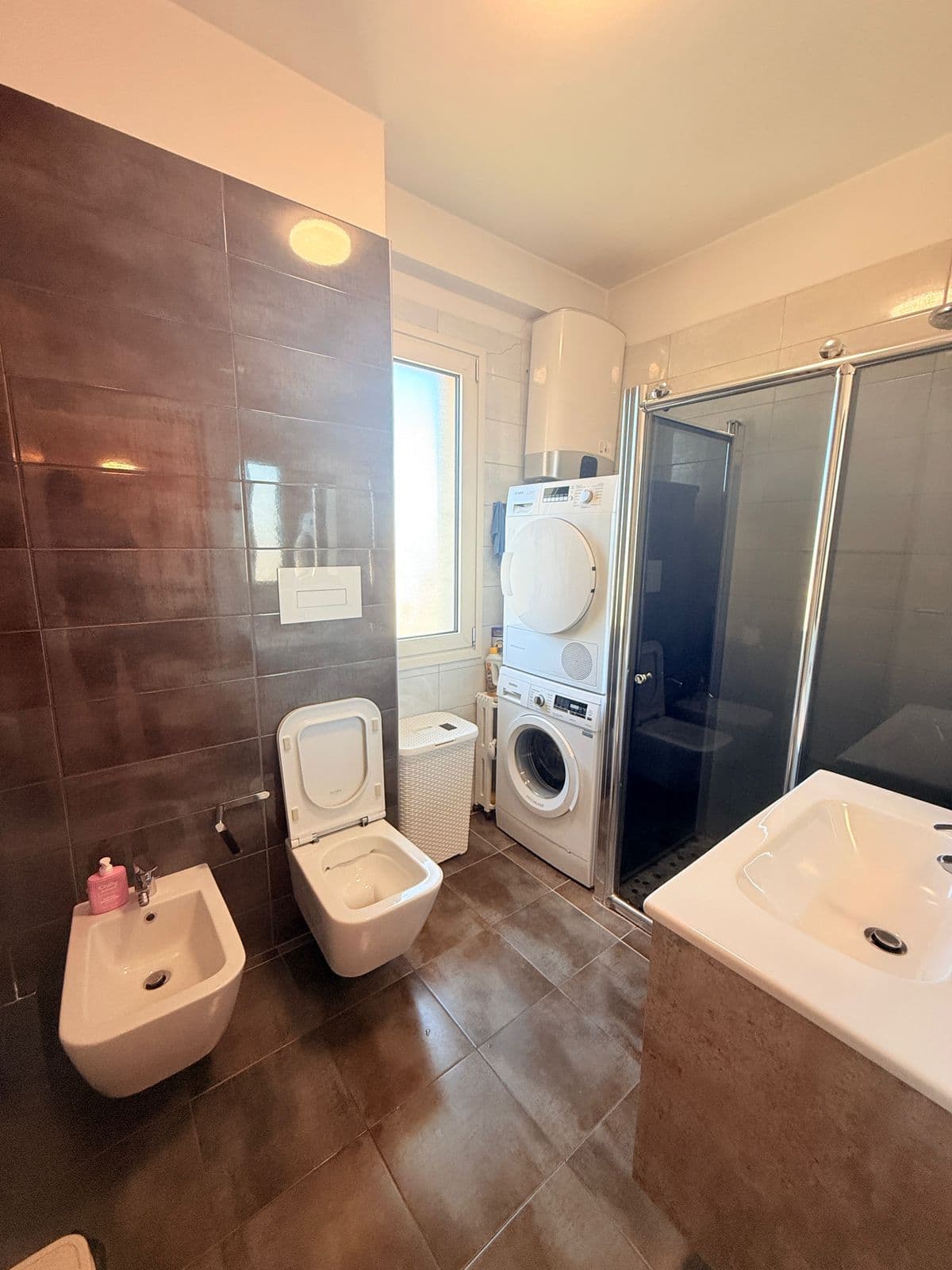 JEPET ME QERA APARTAMENT 2+1+2 TEK PORT VIEW DURRES