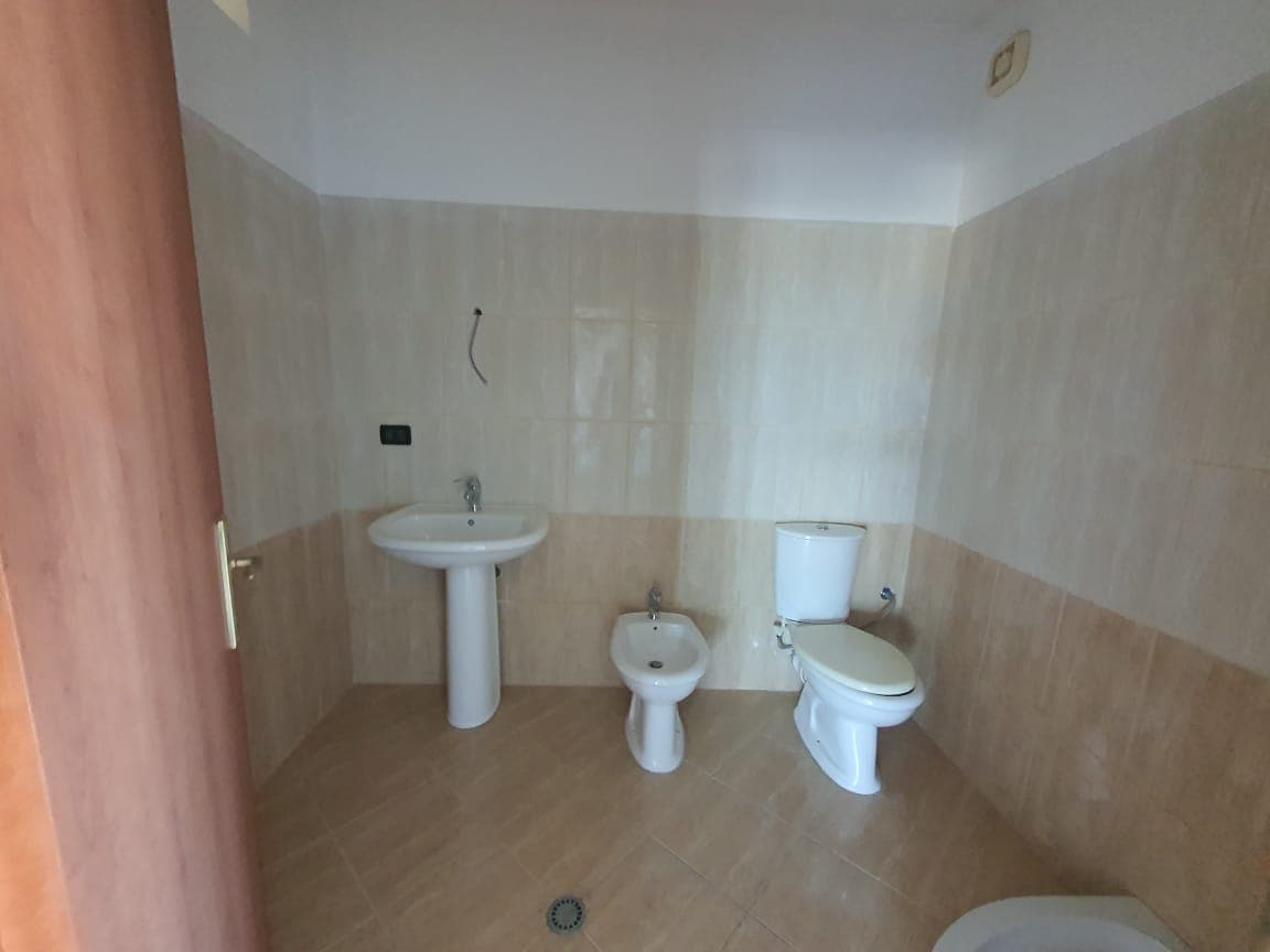 SHITET APARTAMENT 1+1 PRANE RROTES KUQE ,PLAZH ,DURRES. 4