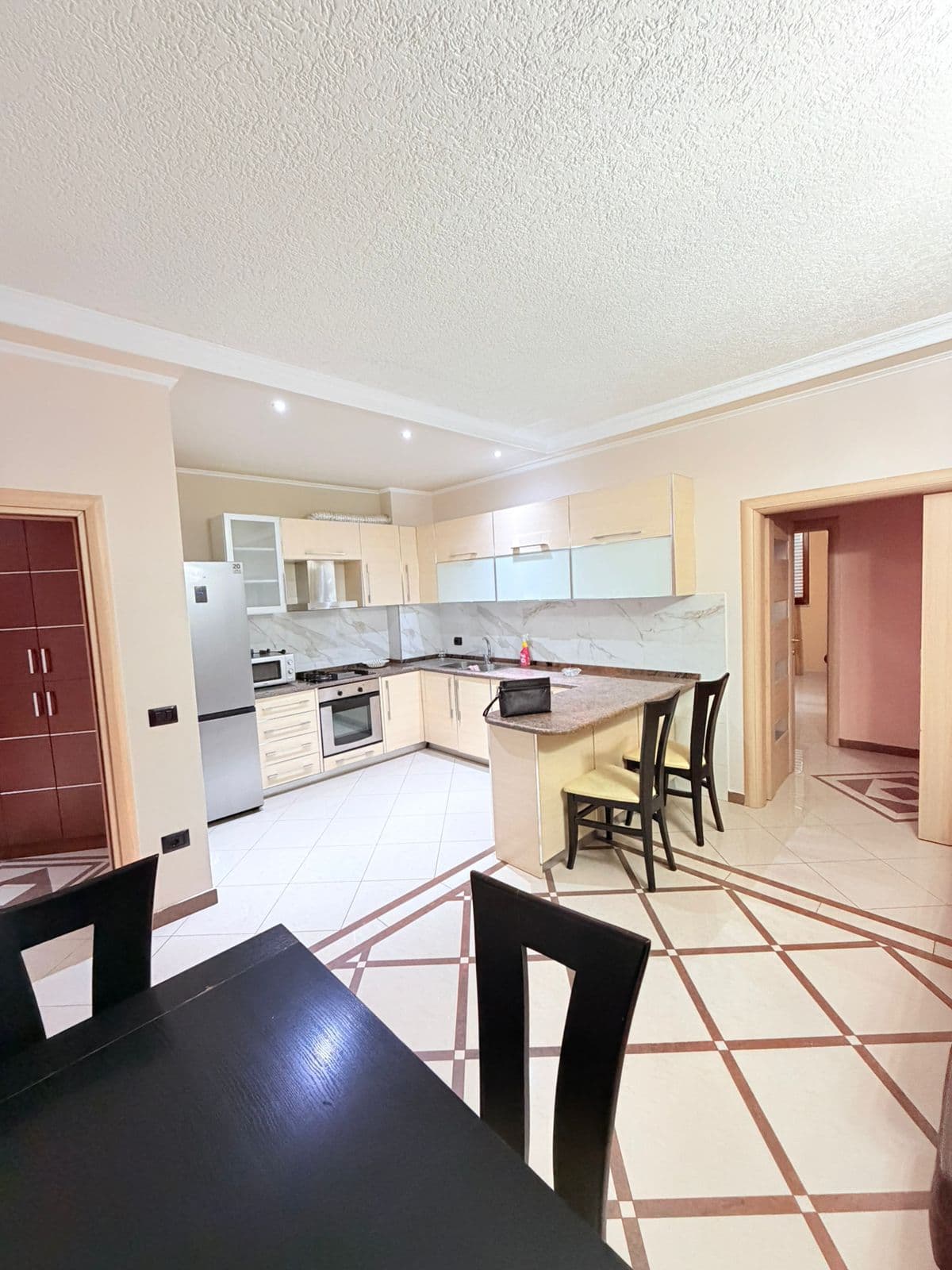 SHITET APARTAMENT 2+1 ISH URT, DURRES 2
