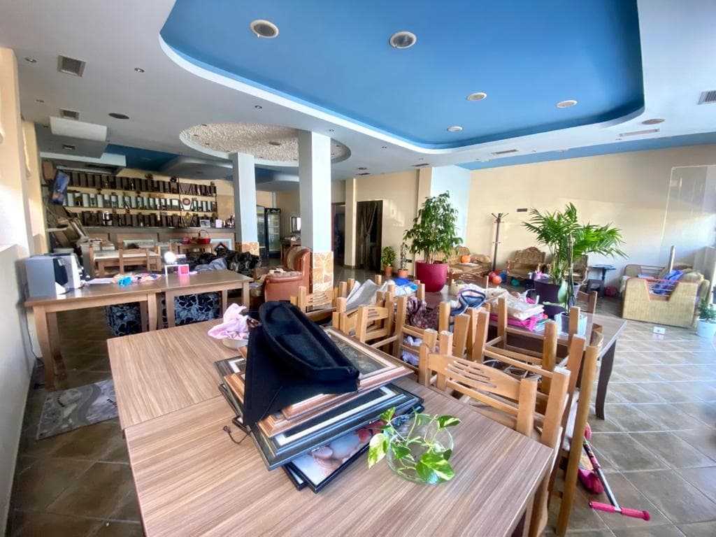 JEPET ME QERA AMBIENT BIZNESI LAGJA 18, RRUGA MUJO ULQINAKU , DURRES. 2