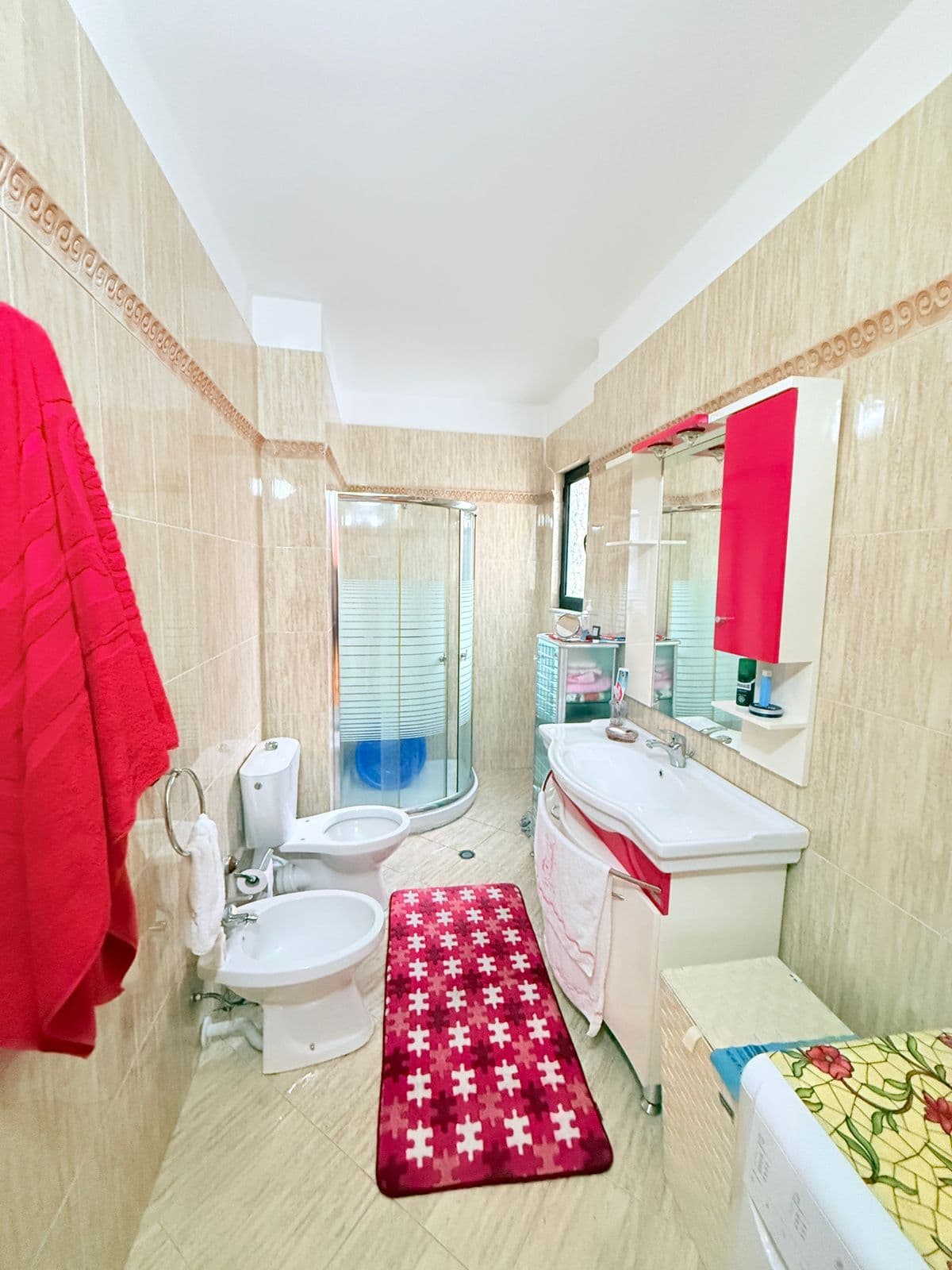JEPET ME QERA APARTAMENT 3+1 ZONA KAZAZIT 3
