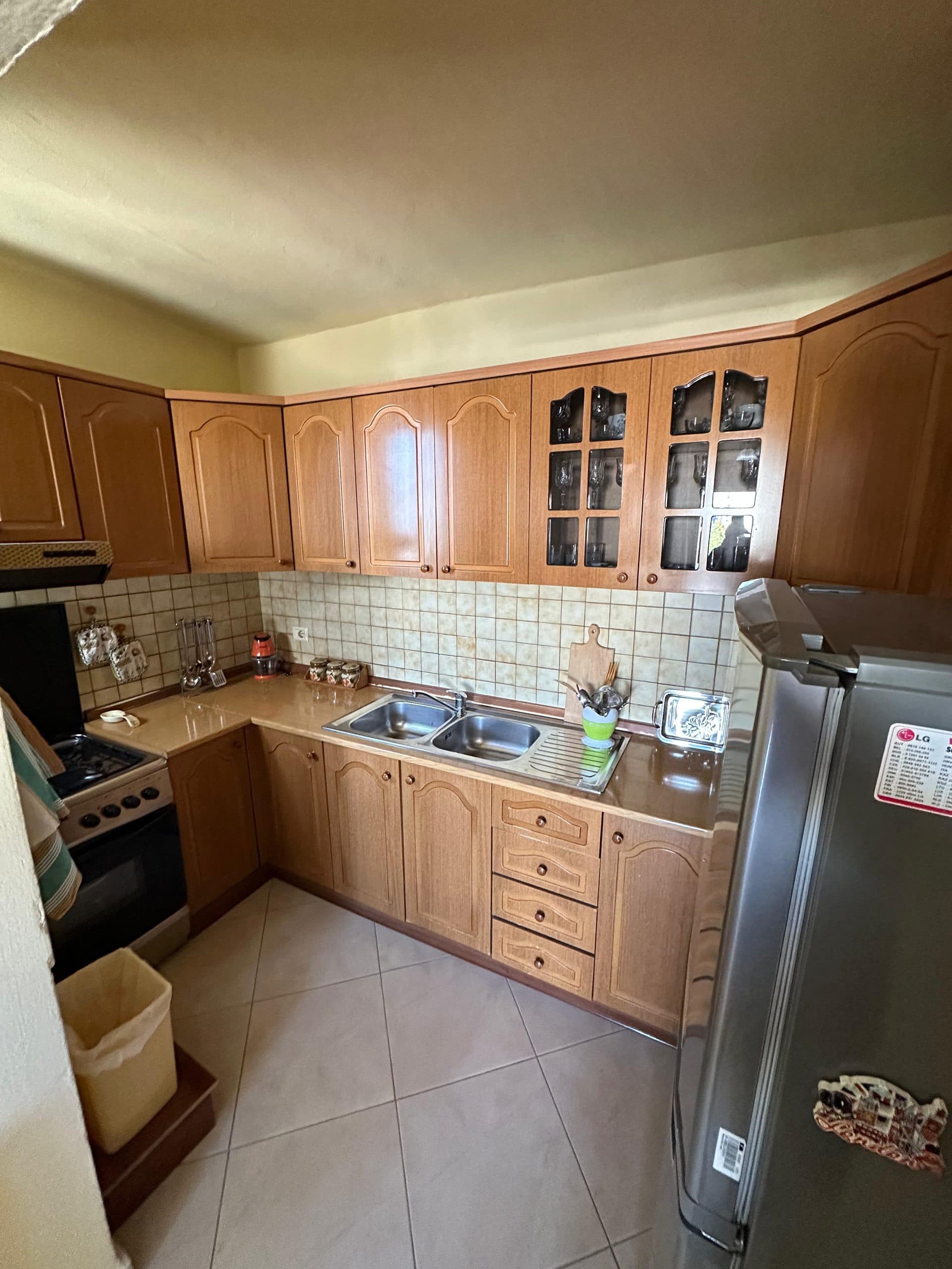 JEPET ME QERA APARTAMENT 2+1, STACIONI I TRENIT, DURRES. 3