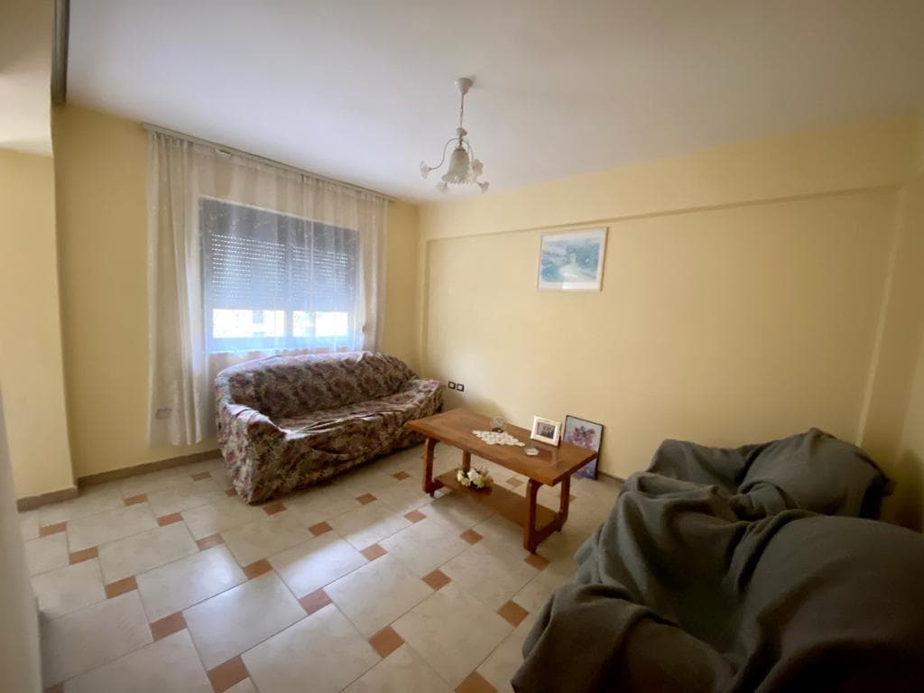 SHITET APARTAMENT 2+1 LAGJA 6, PRANE ISH RAJONIT, DURRES. 2