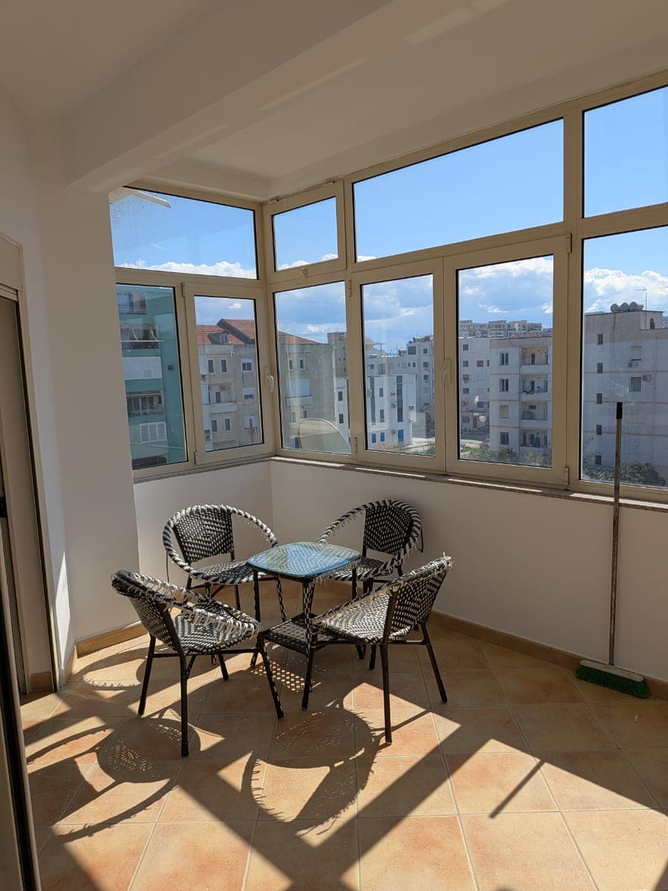 JEPET ME QERA APARTAMENT 3+2 PRANE KRYQIT TE KUQ, DURRES 2