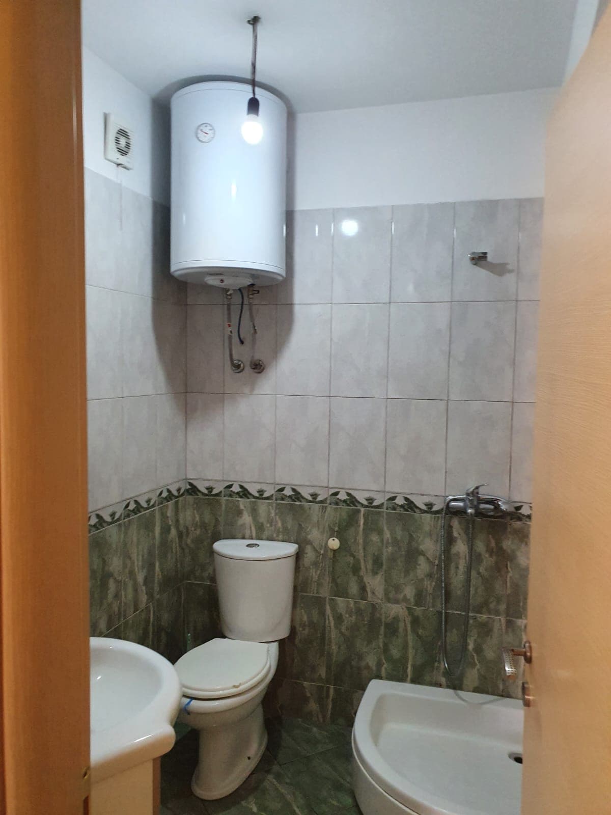 JEPET ME QERA APARTAMENT 1+1 PRANE SHKOLLES GJERGJ KASTRIOTI, VOLLGA,DURRES. 4