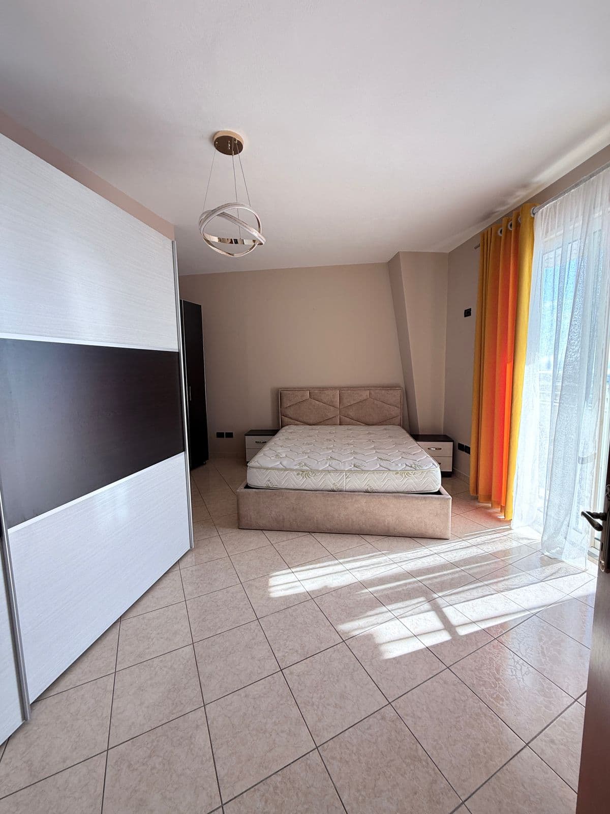 JEPET ME QERA APARTAMENT 2+1 RRUGA PORTIT 2