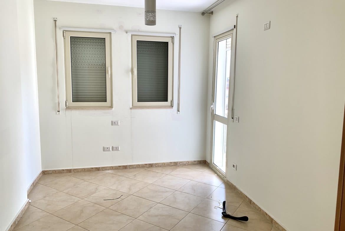 JEPET ME QERA APARTAMENT 3+1 PERBALL TATIM TAKSAVE,DURRES! 4