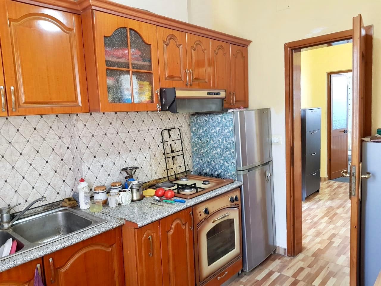 SHITET APARTAMENT 1+1 PRANE STACIONIT TE TRENIT, DURRES. 2