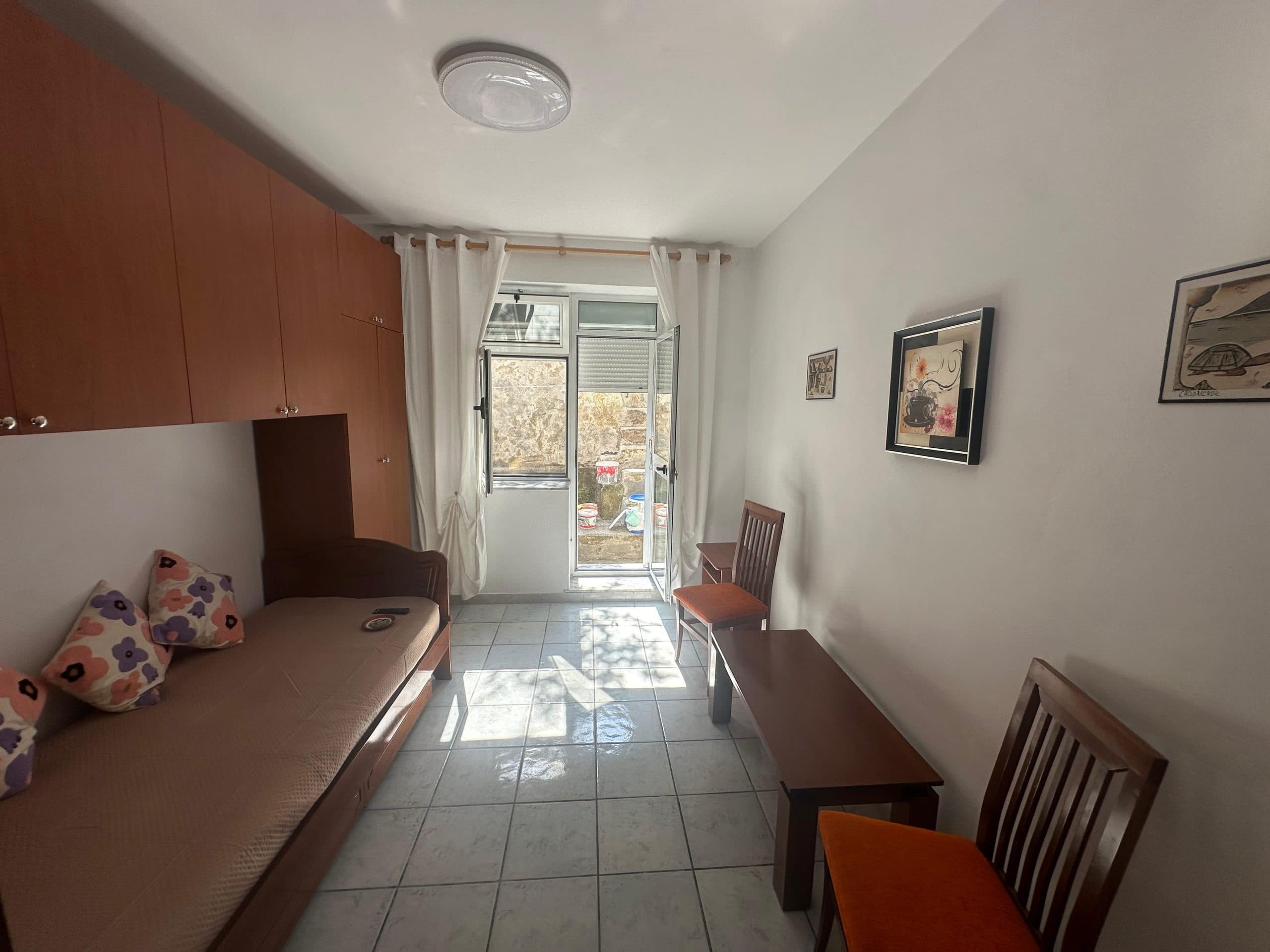 JEPET ME QERA APARTAMENT 2+1, PRANE GJYKATES, DURRES. 4