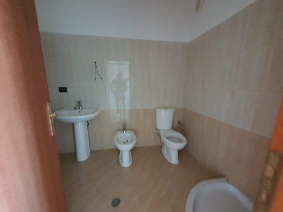 SHITET APARTAMENT 2+1+2 PRANE RROTES KUQE ,PLAZH ,DURRES. 3