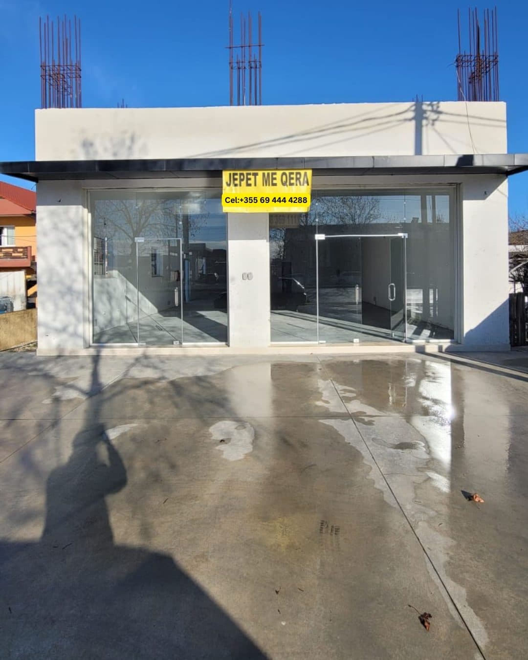 JEPET ME QERA AMBIENT BIZNESI TEK ROYAL GAZ, DURRES 3