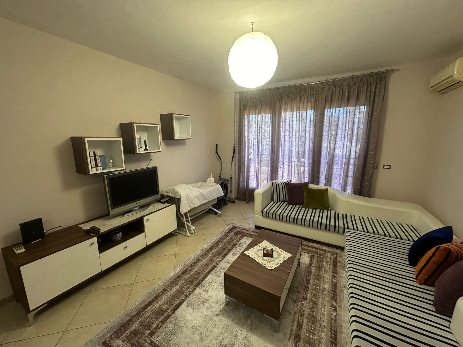 JEPET ME QERA APARTAMENT 1+1 PRANE GJYKATES, DURRES.