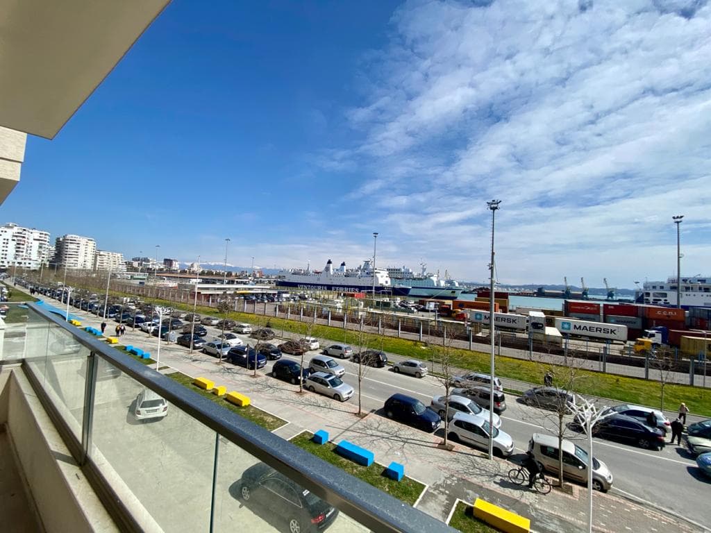 SHITET APARTAMENT 3+1 ME PAMJE NGA DETI,RRUGA E PORTIT,DURRES.