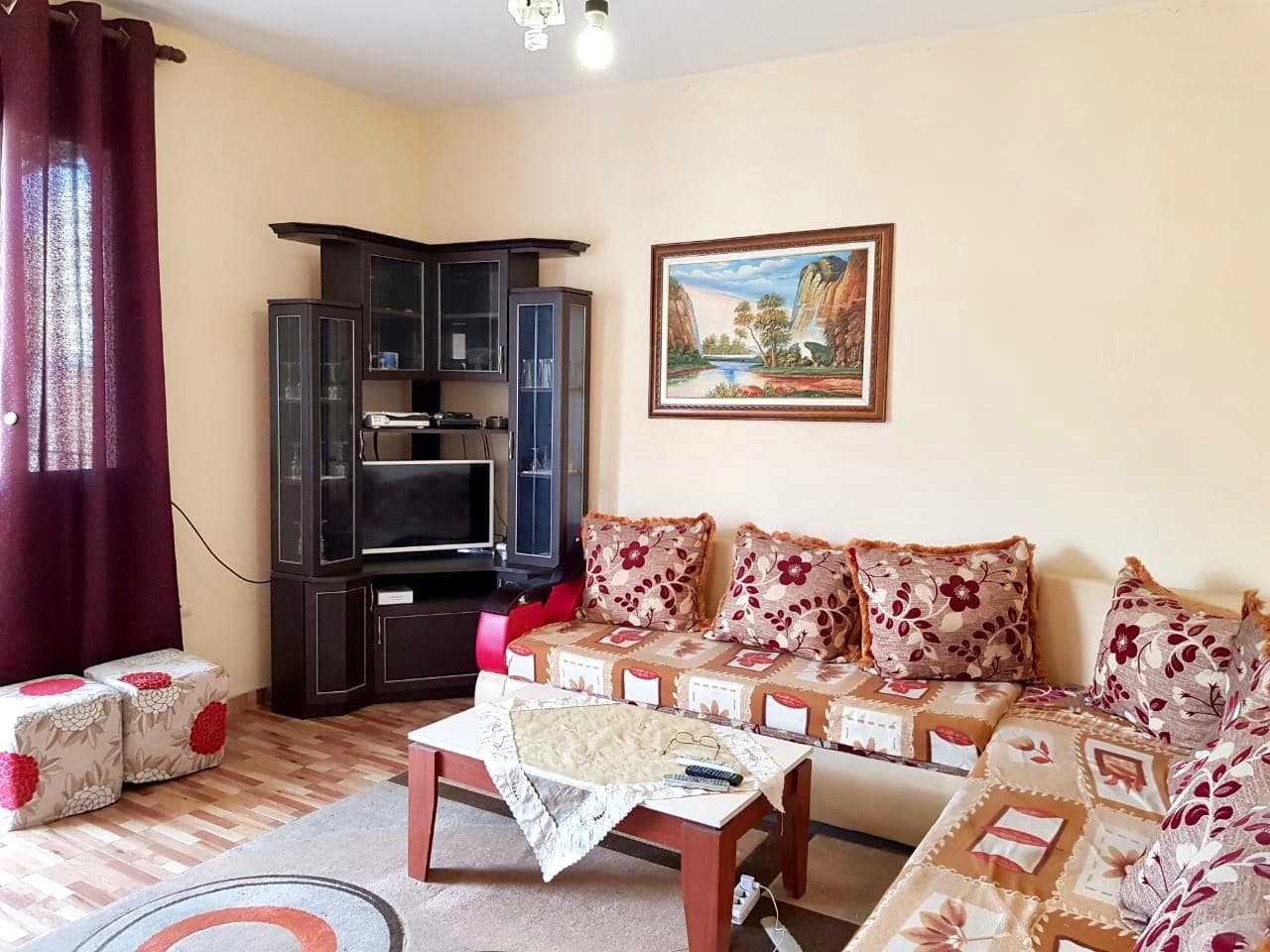 SHITET APARTAMENT 1+1 PRANE STACIONIT TE TRENIT, DURRES.