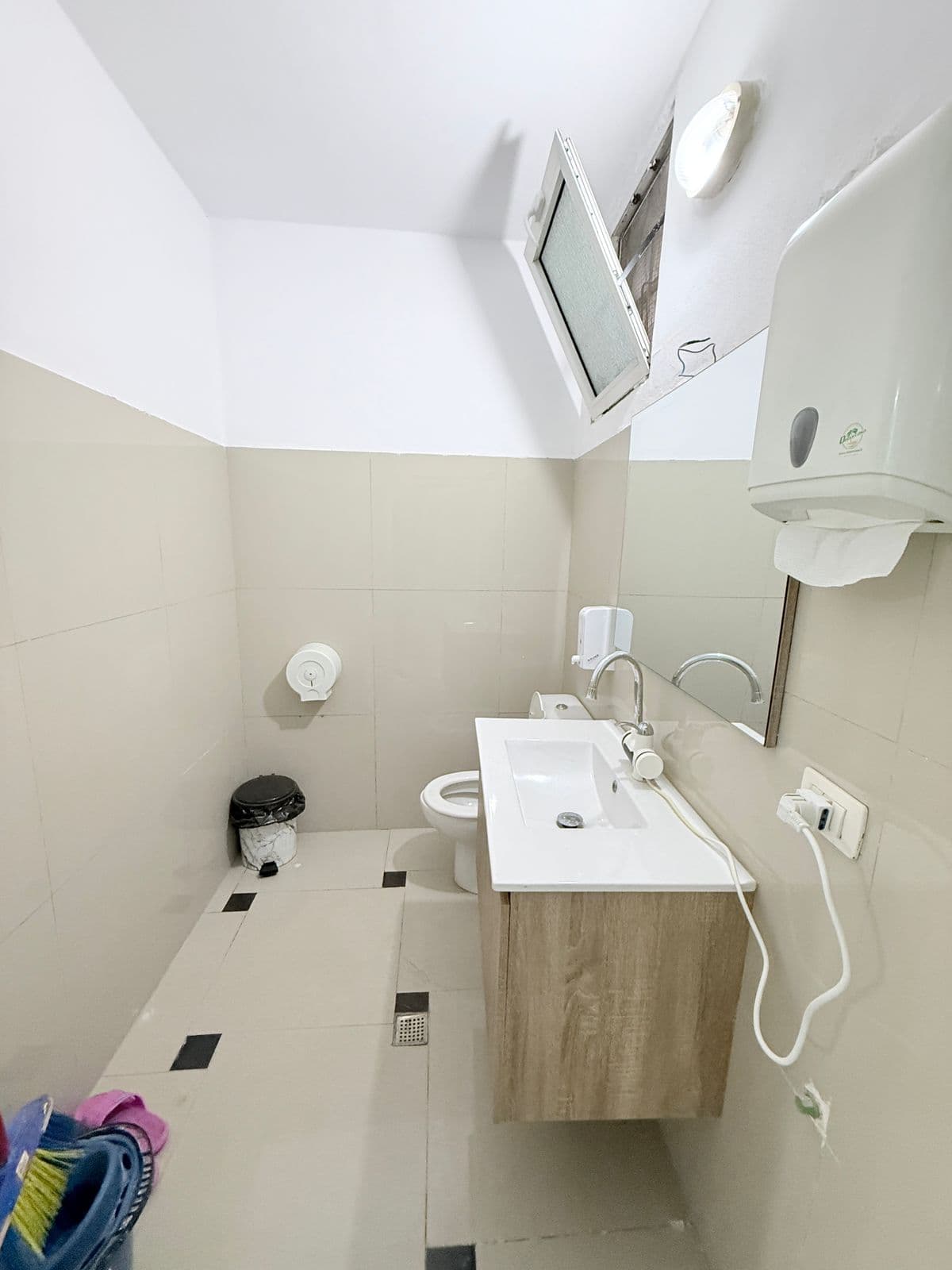 JEPET ME QERA AMBIENT BIZNESI MARKATA DURRES