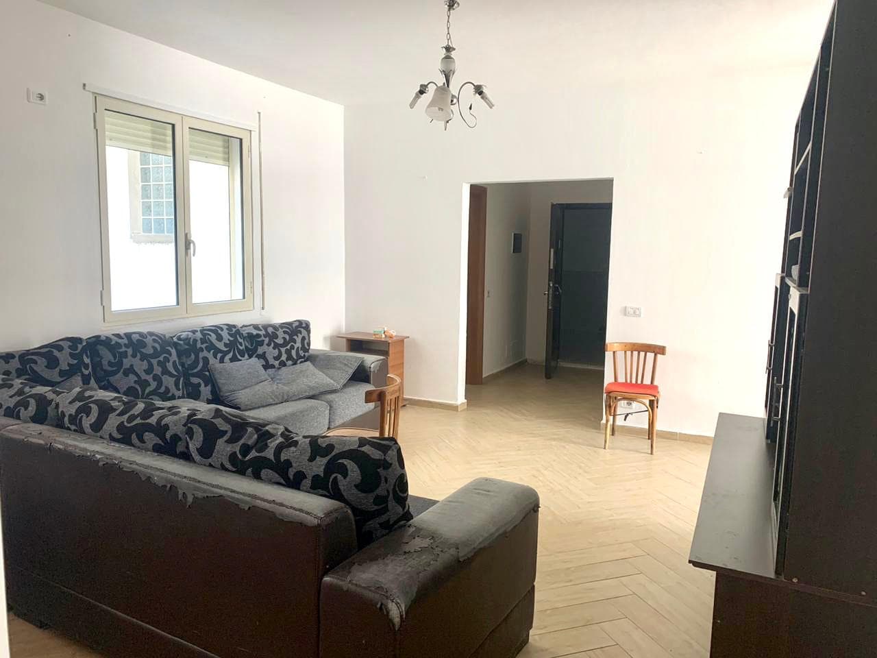 JEPET ME QERA APARTAMENT 2+1, LAGJA 6 PRANE ISH RAJONIT, DURRES. 3
