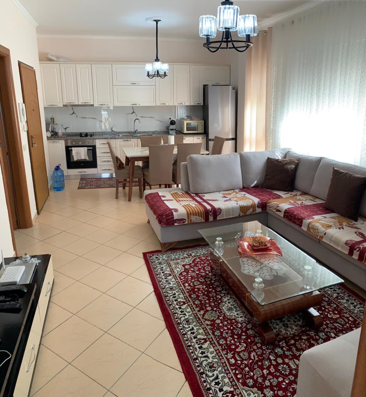 SHITET APARTAMENT 1+1 PRANE UJESJELLESIT, DURRES. 2