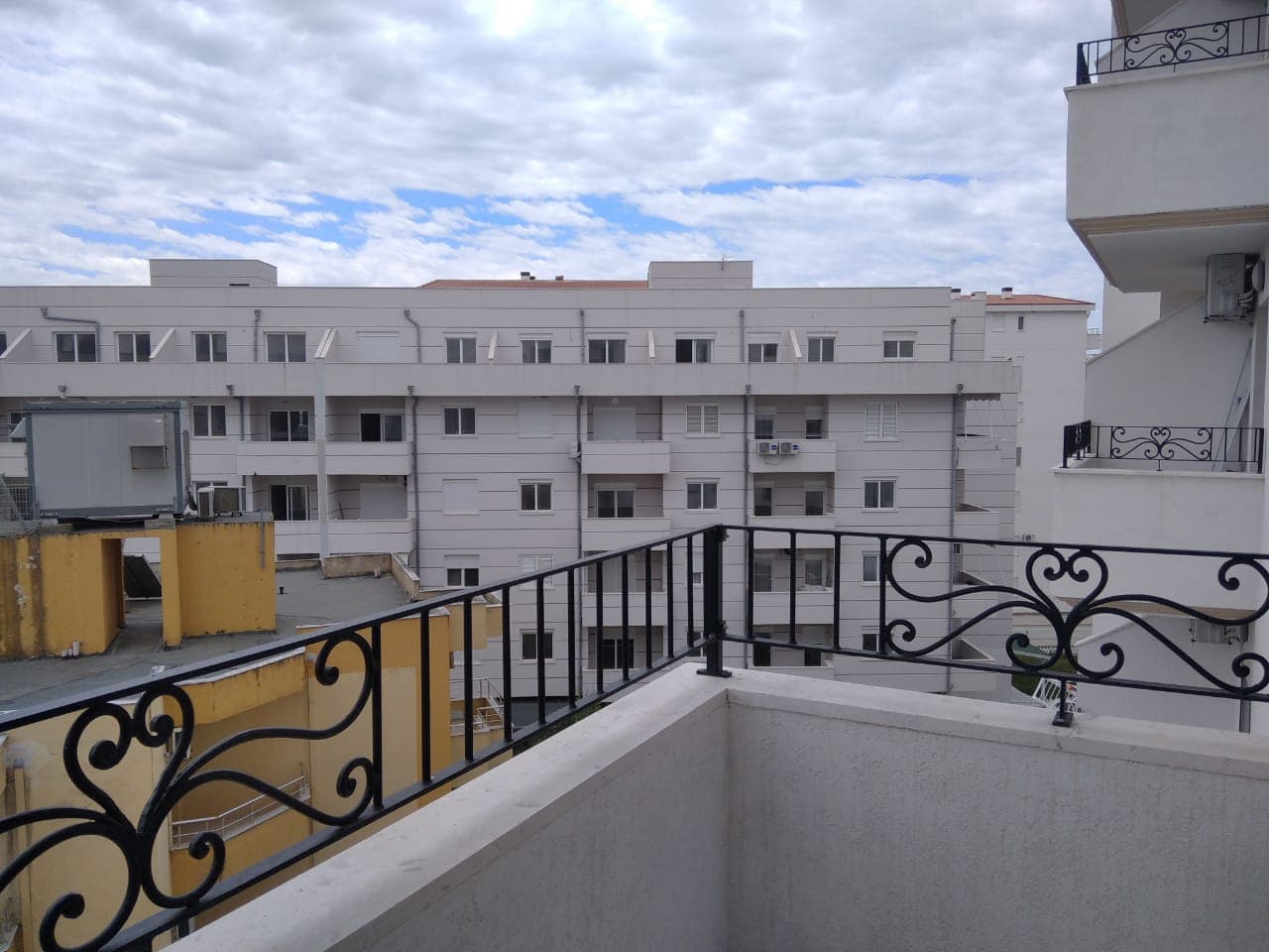 SHITEN APARTAMENTE 1+1 PRANE SUPREM HOTEL SPA,QERRET,DURRES. 2